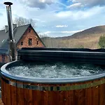 Ferienhaus Dziki Spokoj Z Balia W Krainie Wygaslych Wulkanow